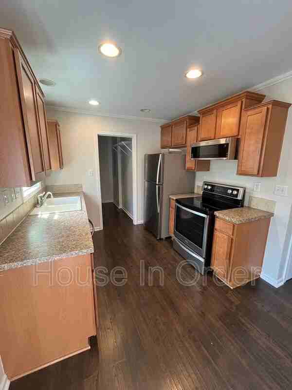 11 Walton St - Photo 5 of 13