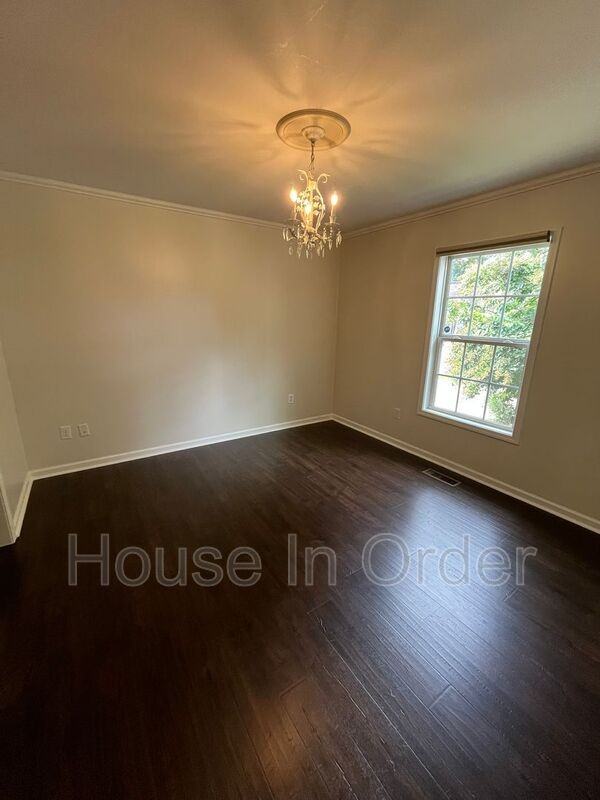 11 Walton St - Photo 7 of 13