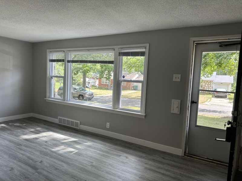 2005 Stillwater Dr - Photo 2 of 17