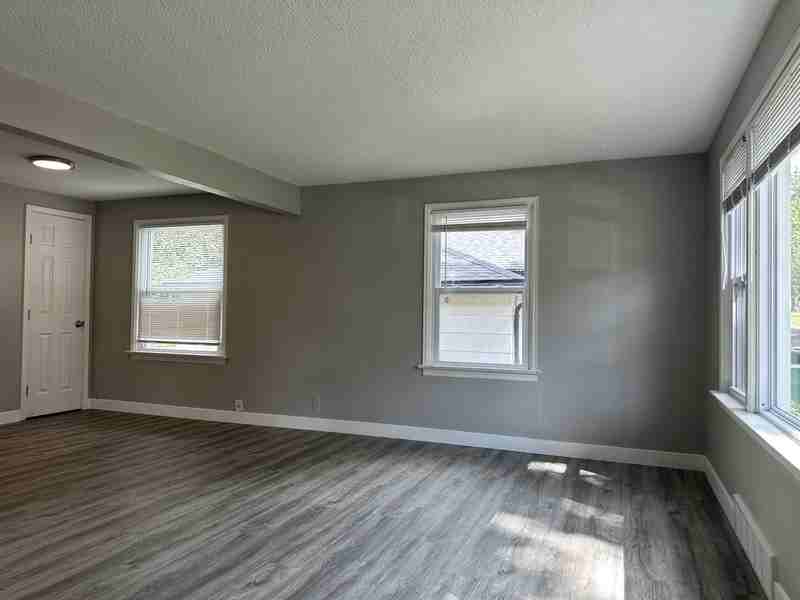 2005 Stillwater Dr - Photo 3 of 17