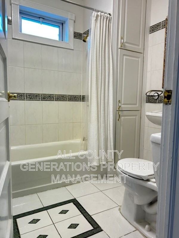 1361 E 43rd St - Photo 6 of 16