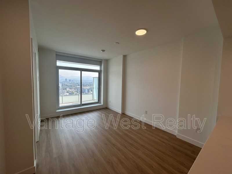 1903 Water St - Photo 3 of 8