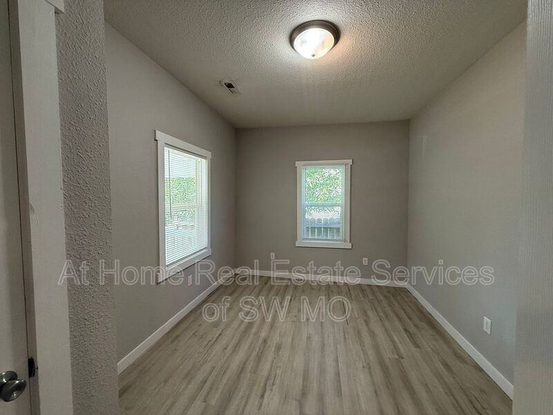 2248 N Robberson Ave - Photo 5 of 15