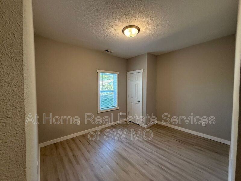 2248 N Robberson Ave - Photo 6 of 15