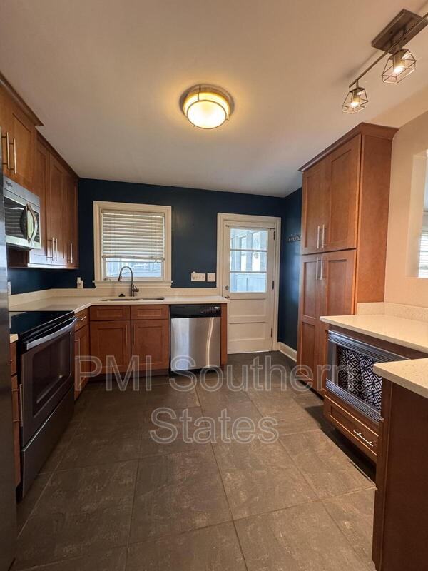 330 Grove Rd - Photo 3 of 14