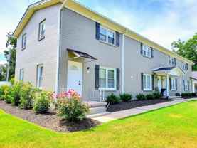 Woodlawn Court Apartments - Photo 1 of 1
