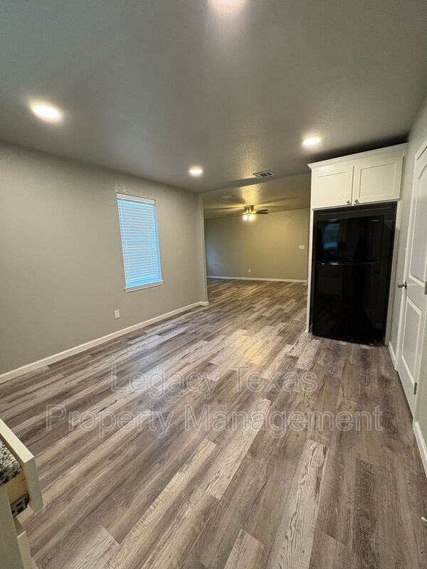 101 Lane Ave - Photo 3 of 11