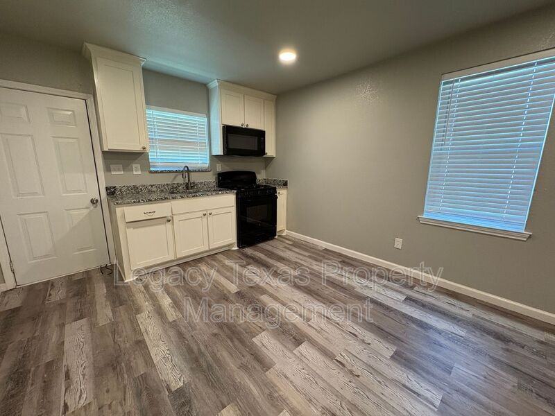 101 Lane Ave - Photo 4 of 11