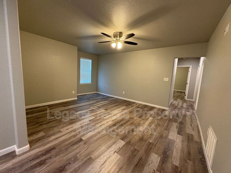 101 Lane Ave - Photo 5 of 11