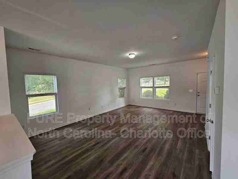 1404 Henry David Ct - Photo 2 of 26