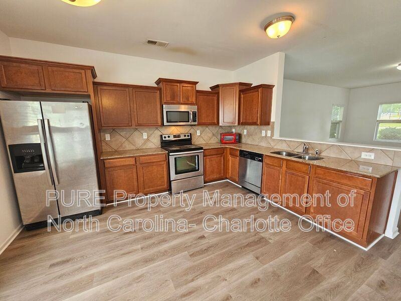 1404 Henry David Ct - Photo 6 of 26