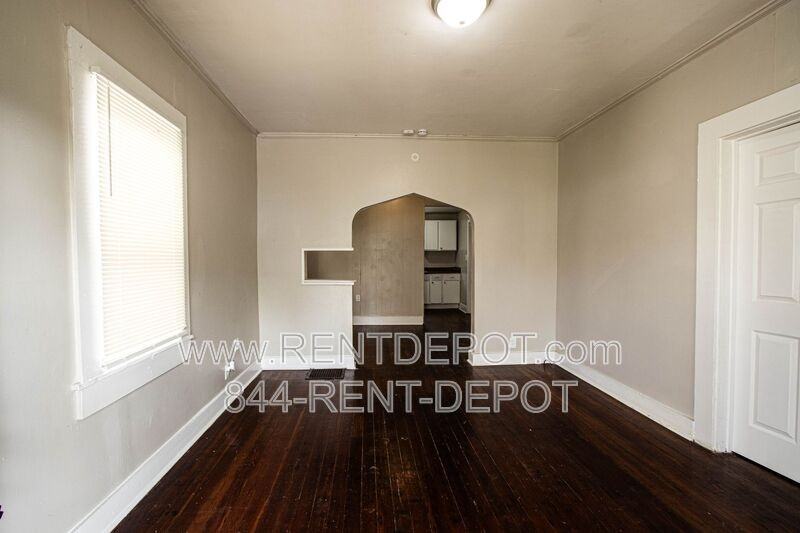 1136 Jefferson Ave - Photo 4 of 9
