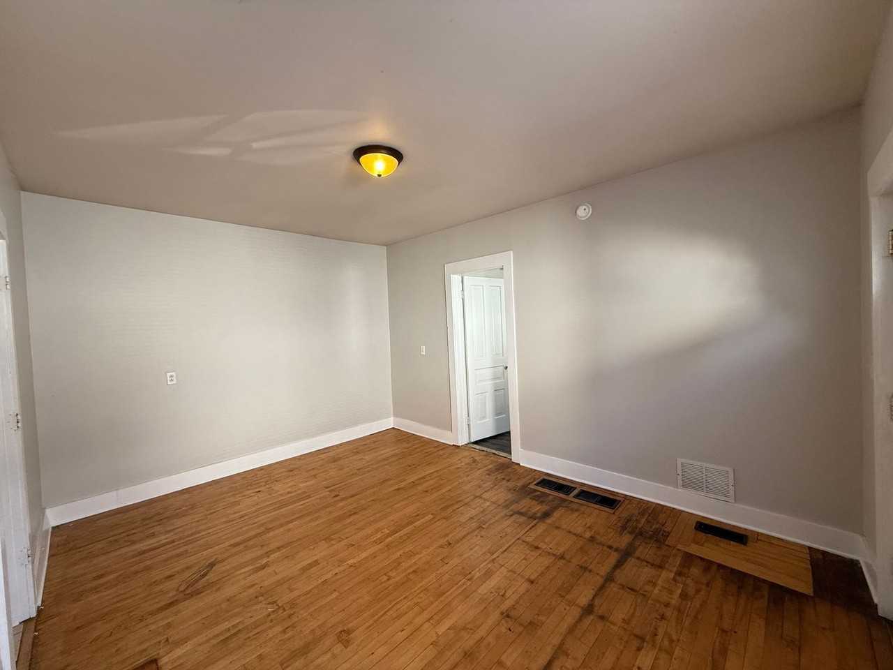 716 Butterworth St Sw - Photo 2 of 23