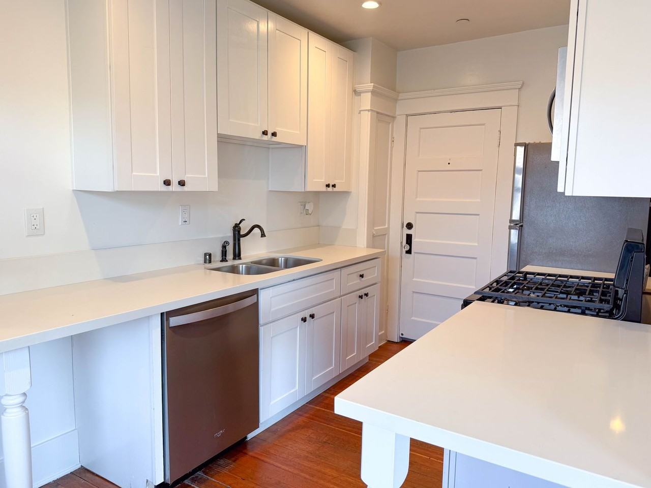 Sparks - Photo 5 of 32