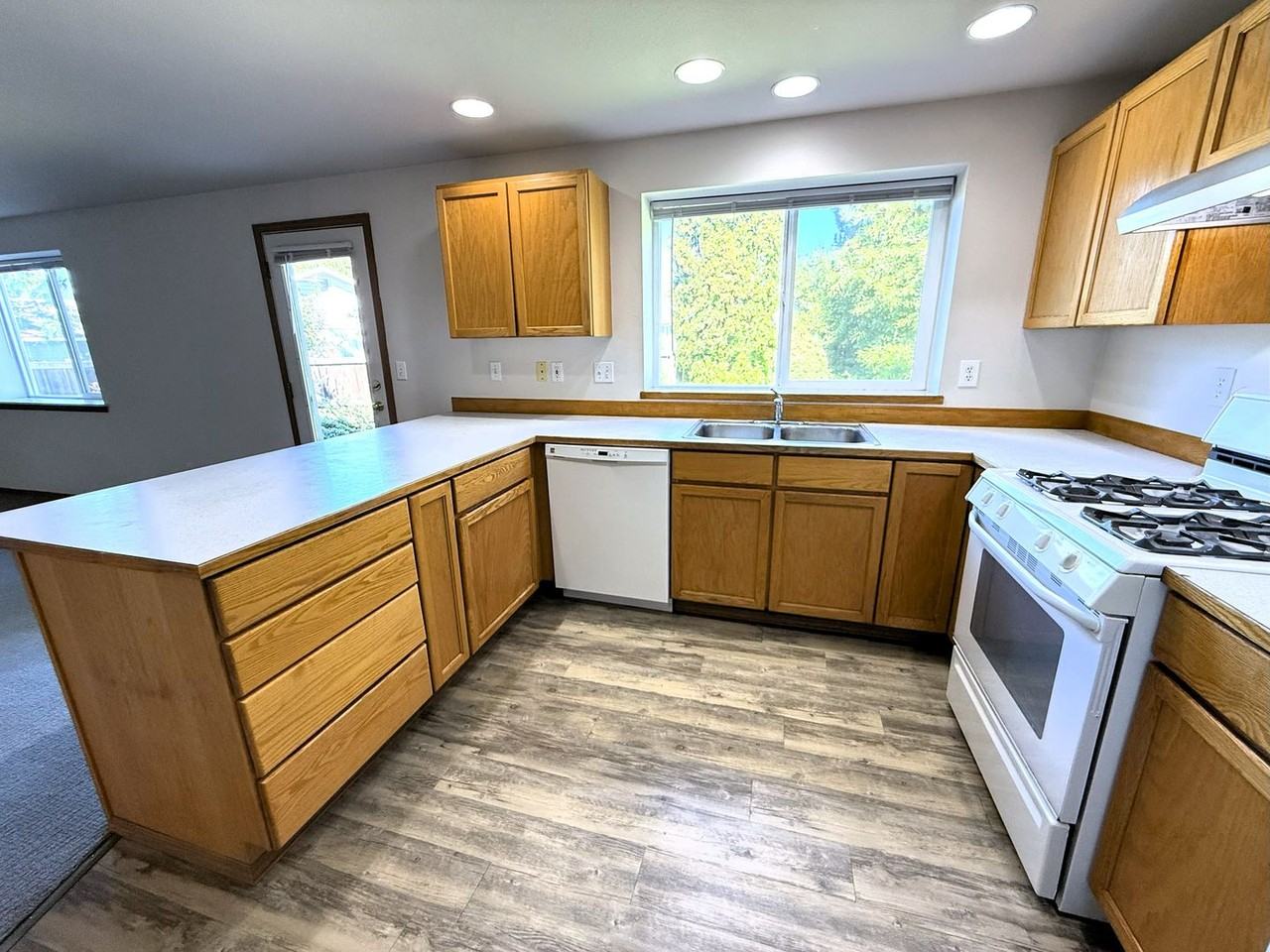 201 W Mount Hood Ct - Photo 5 of 21