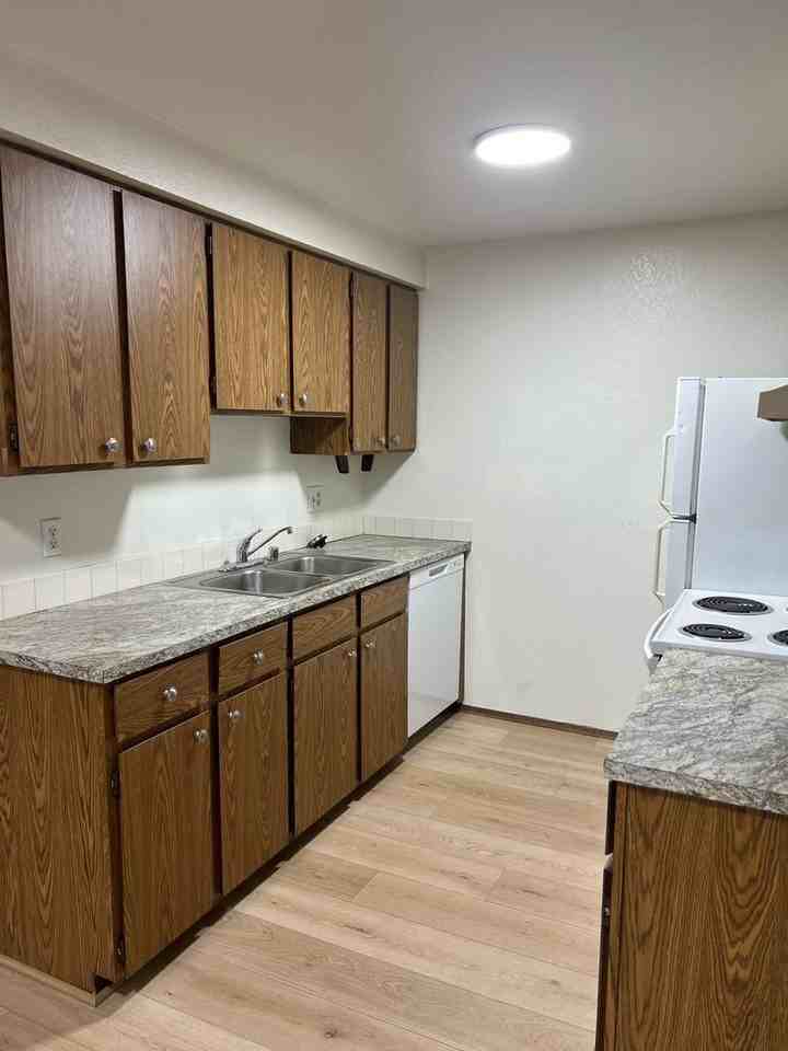 Viking Suites - Photo 4 of 33