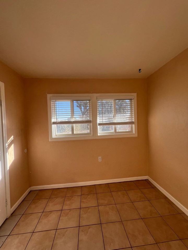7423 Dumosa Ave - Photo 7 of 9