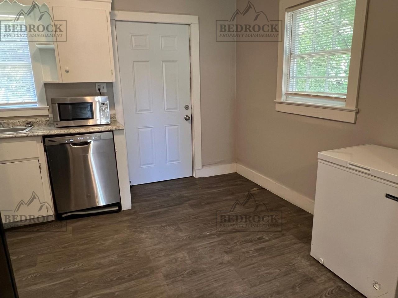 1013 Magnolia Drive Northwest - Photo 4 of 11