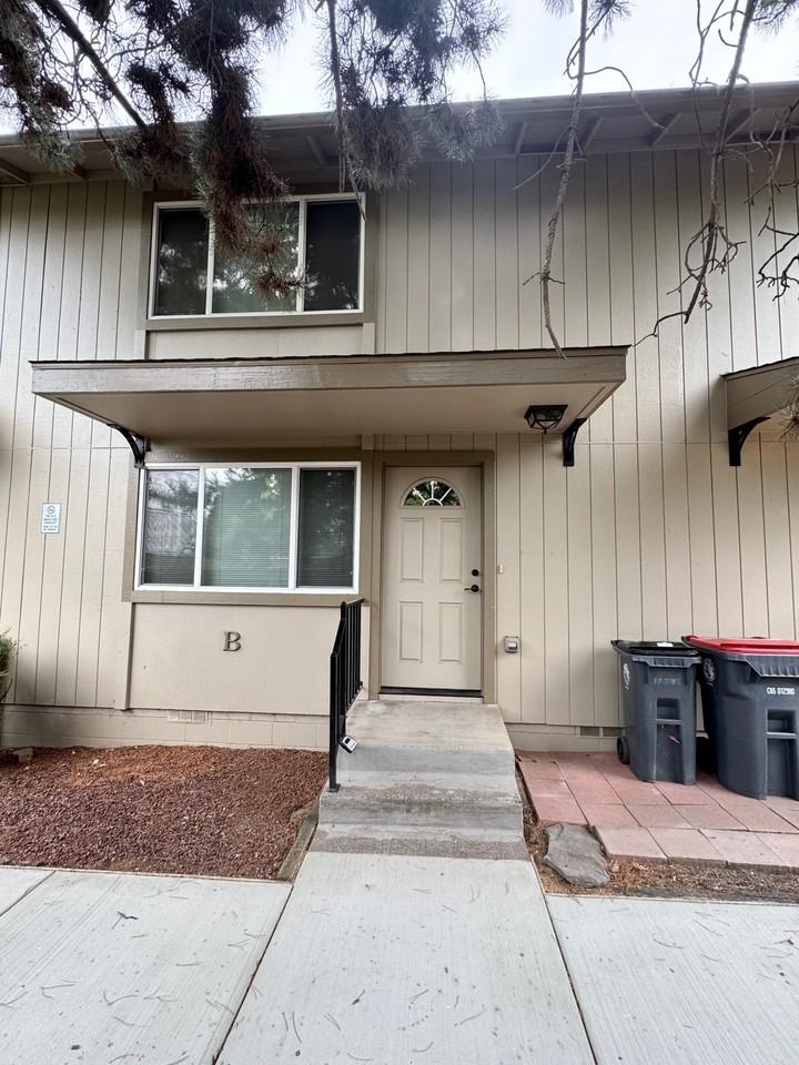 422, ID #, 437 Ash Street, Unit B - Photo 3 of 11