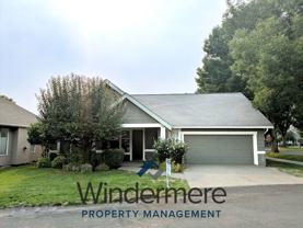 702 Se Creekside Dr - Photo 1 of 1
