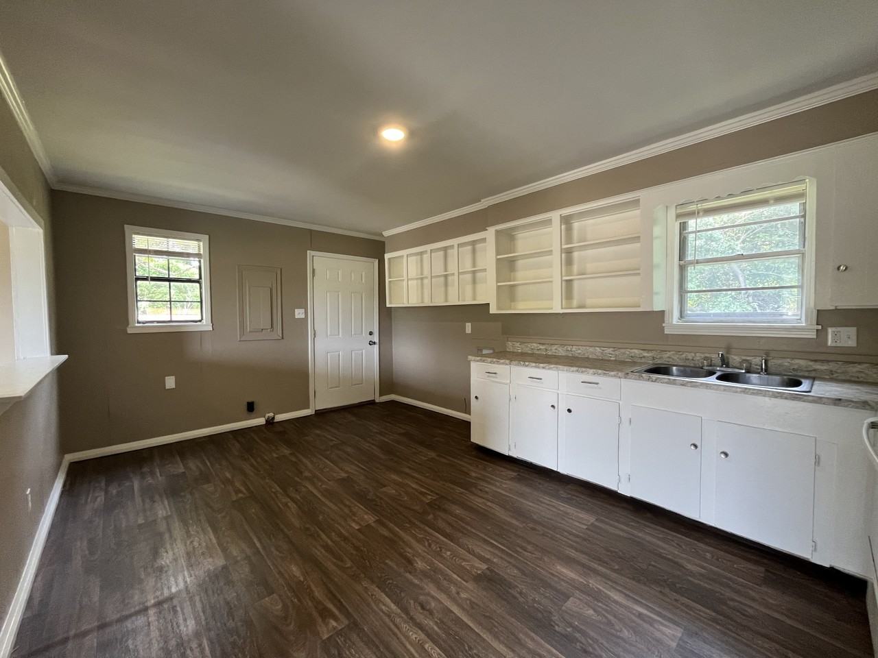 606 S Washington Ave Brownsville - Photo 3 of 4