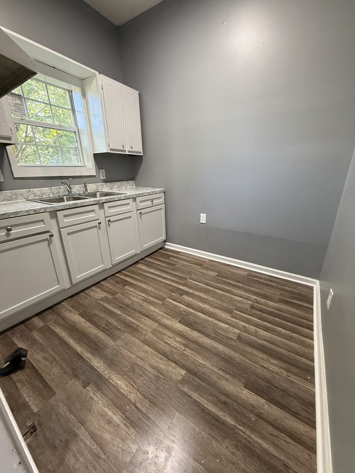 422 Dyer Ave Brownsville - Photo 2 of 7