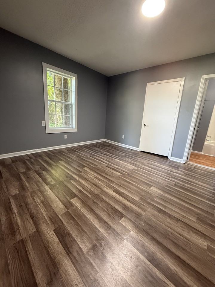 422 Dyer Ave Brownsville - Photo 4 of 7