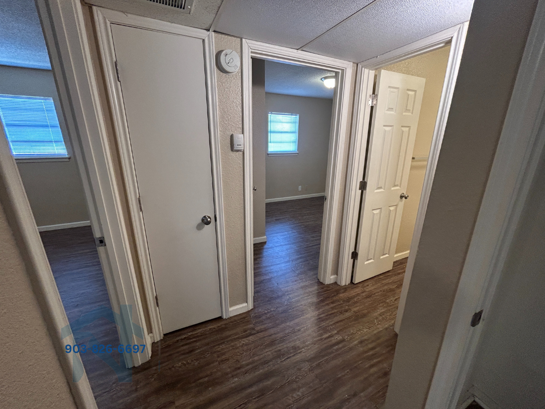 Devonshire Apartments - Photo 3 of 9