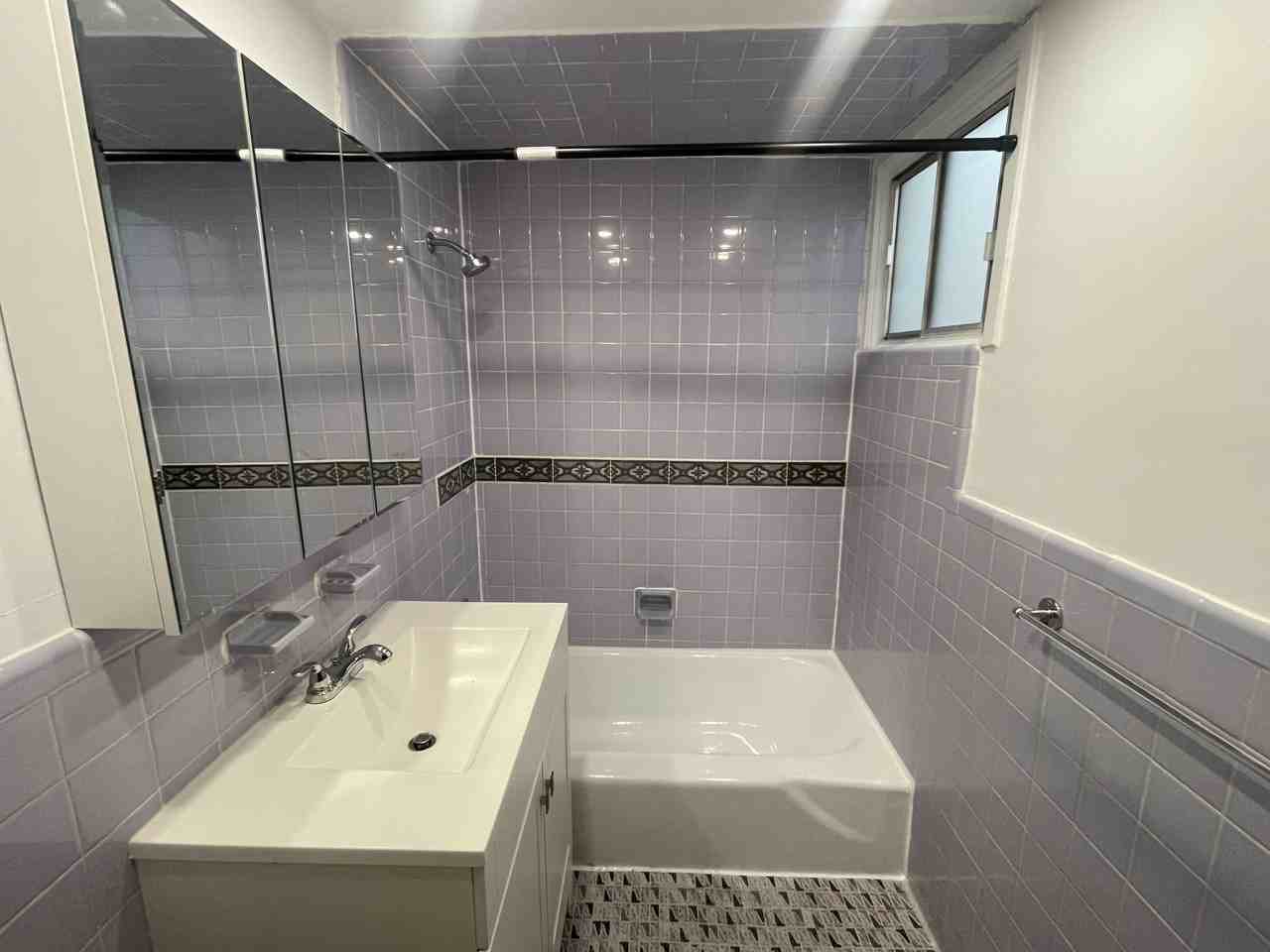 1064 Avenue d'Oxford - Photo 3 of 42