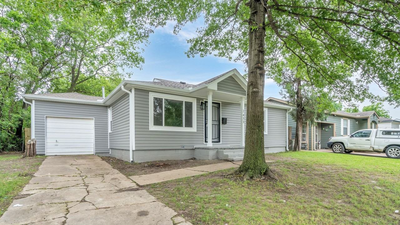 2433 North Norwood Place - Photo 2 of 21