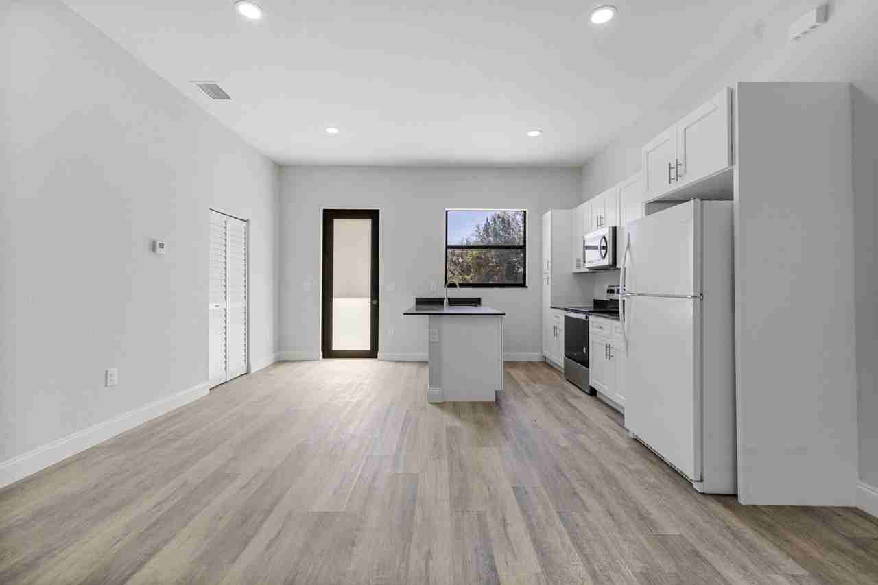 1101 Meadow Road - Photo 4 of 26