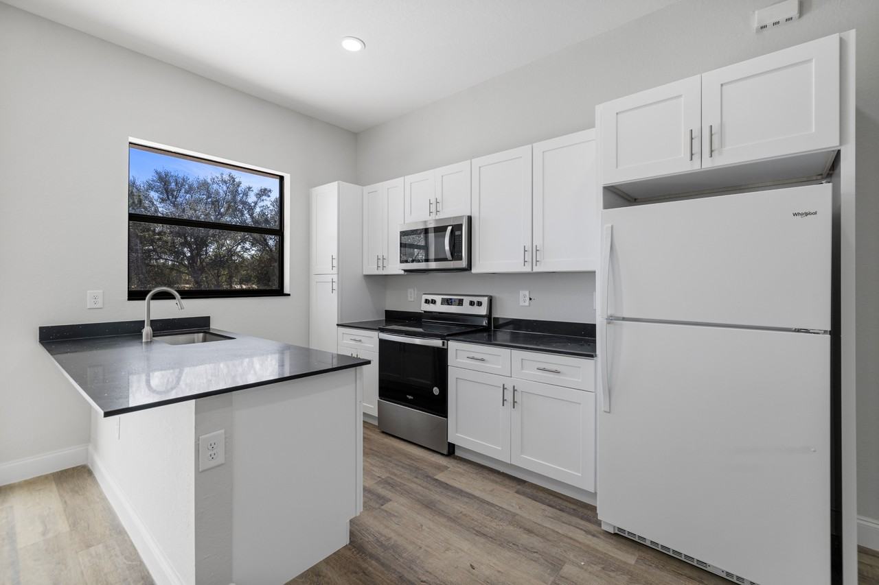 1101 Meadow Road - Photo 5 of 26