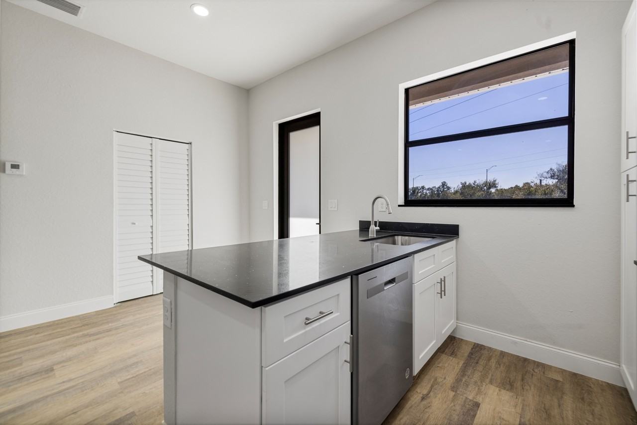 1101 Meadow Road - Photo 7 of 26