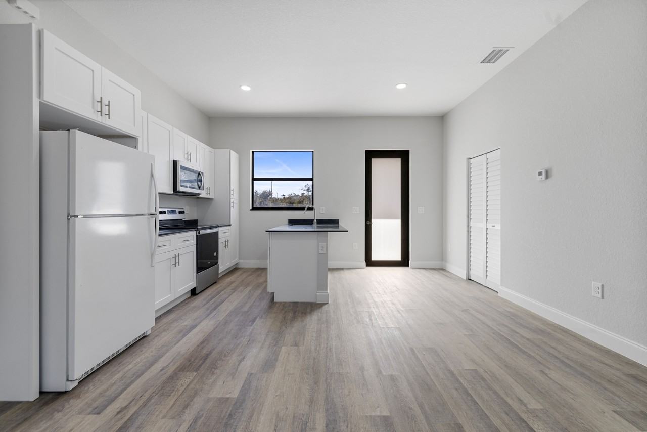 1103 Meadow Road - Photo 4 of 24