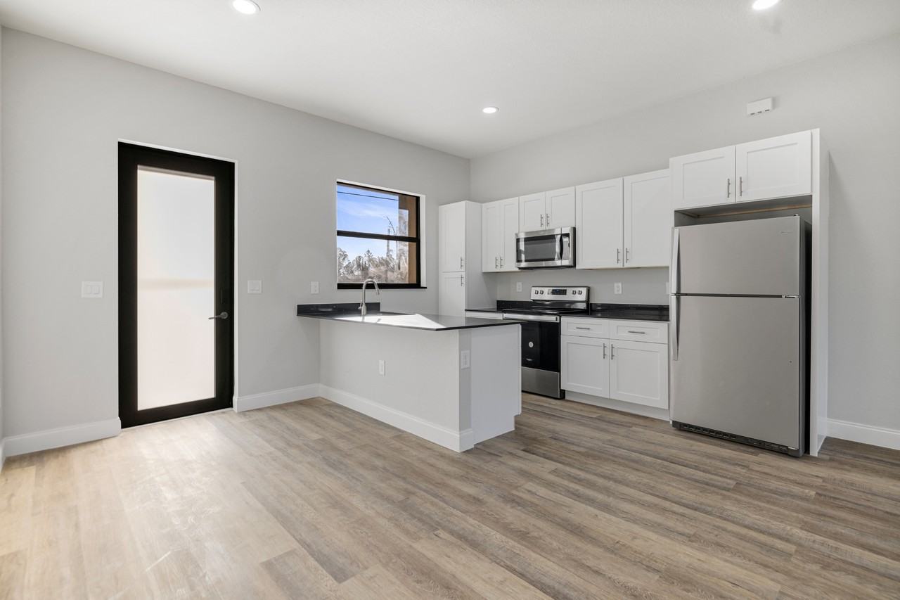 4632 30th Street Southwest - Photo 3 of 25