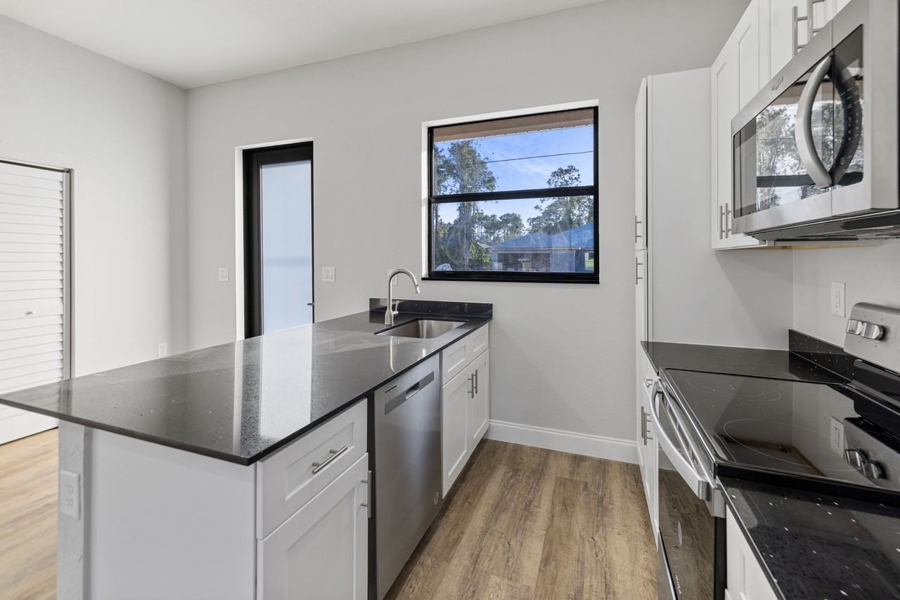 4632 30th Street Southwest - Photo 6 of 25