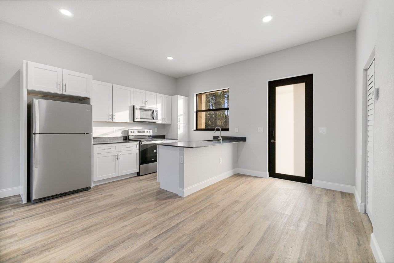 4634 30th Street Southwest - Photo 3 of 27