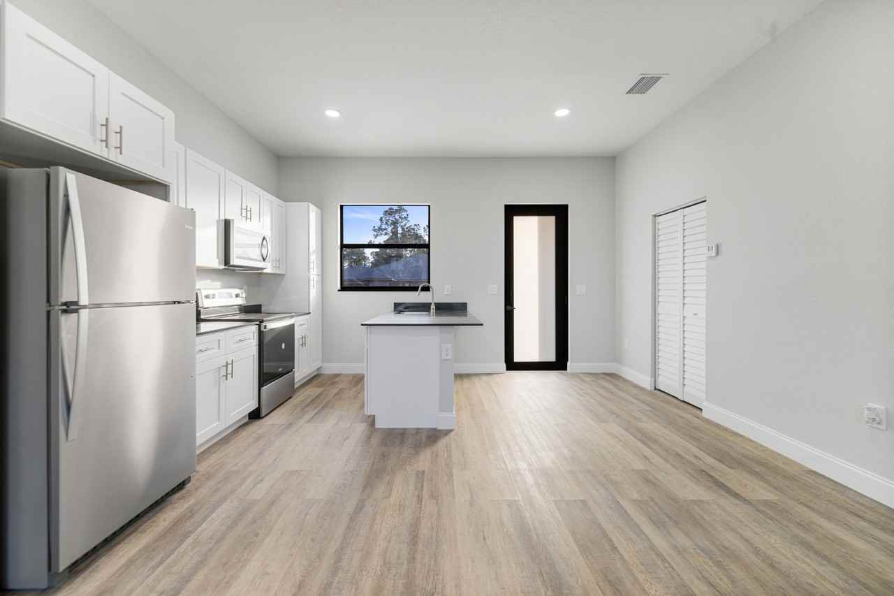 4634 30th Street Southwest - Photo 4 of 27