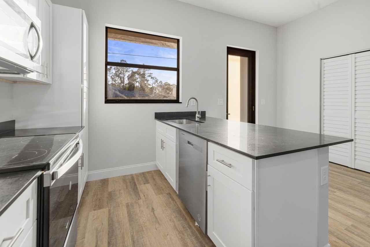 4634 30th Street Southwest - Photo 7 of 27