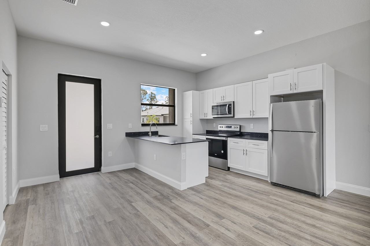 4723 29th Street Southwest - Photo 3 of 34