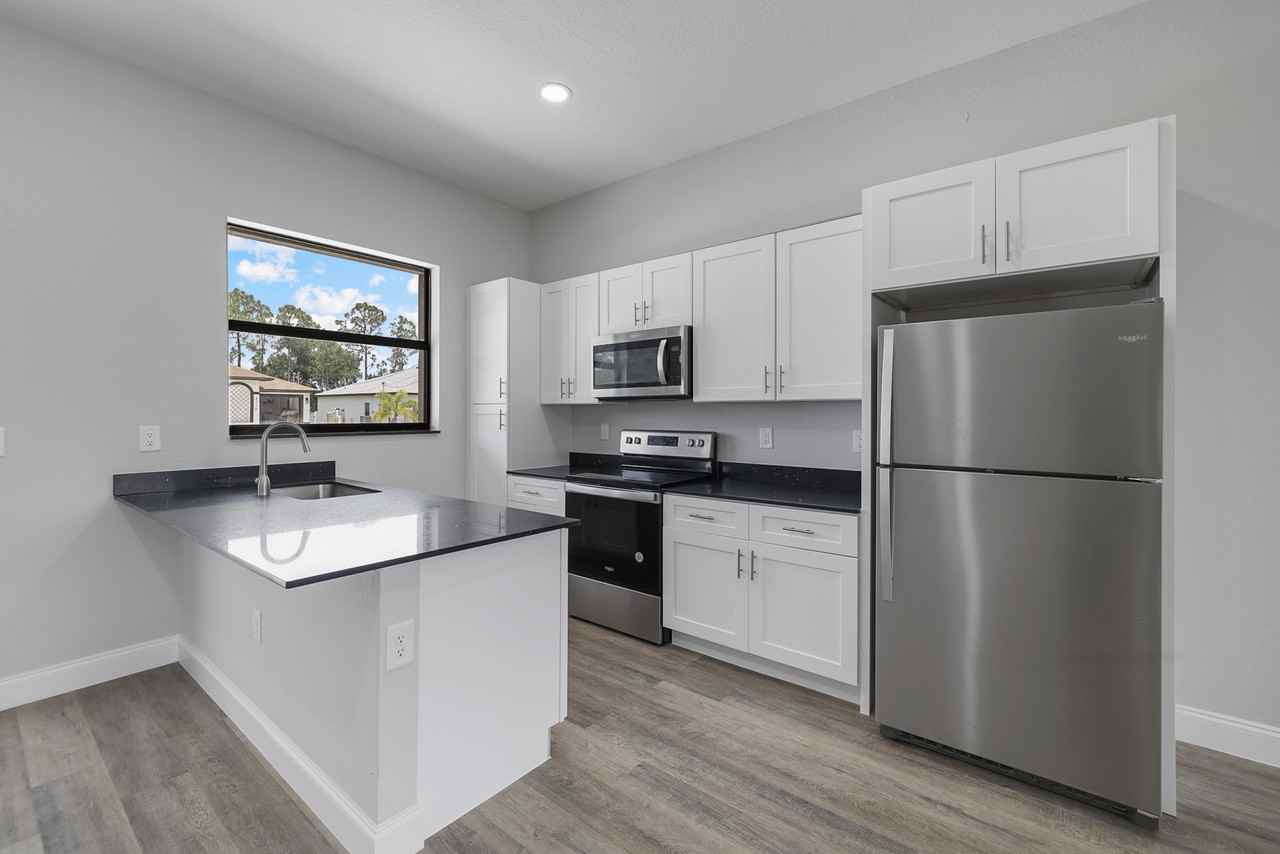 4723 29th Street Southwest - Photo 5 of 34