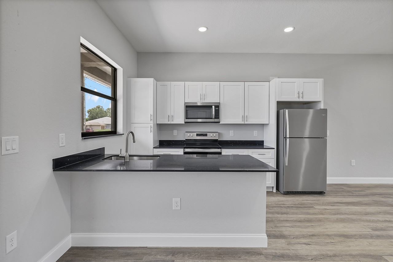 4723 29th Street Southwest - Photo 6 of 34