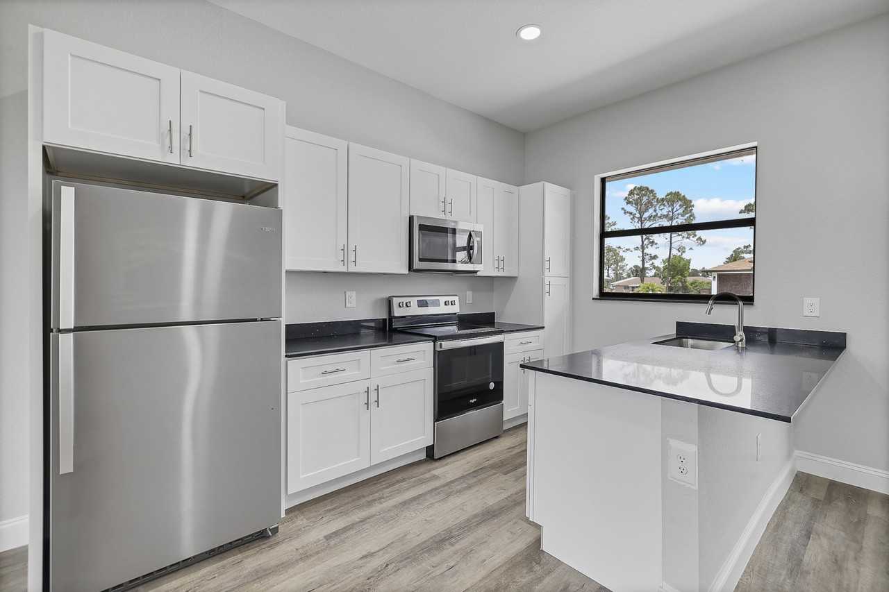 4721 29th Street Southwest - Photo 5 of 32