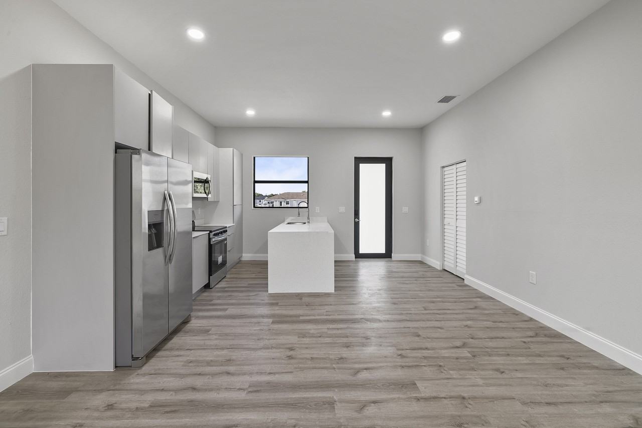 4701 Leonard Boulevard South - Photo 4 of 30