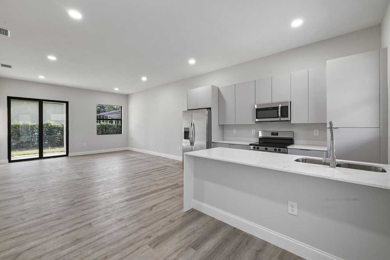 4701 Leonard Boulevard South - Photo 5 of 30