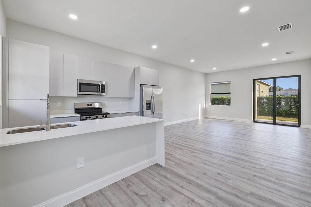 4703 Leonard Boulevard South - Photo 5 of 28