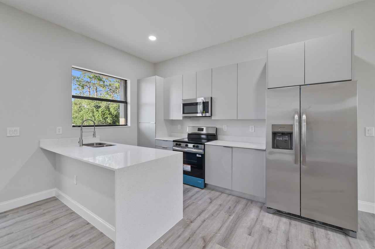 4703 Leonard Boulevard South - Photo 6 of 28