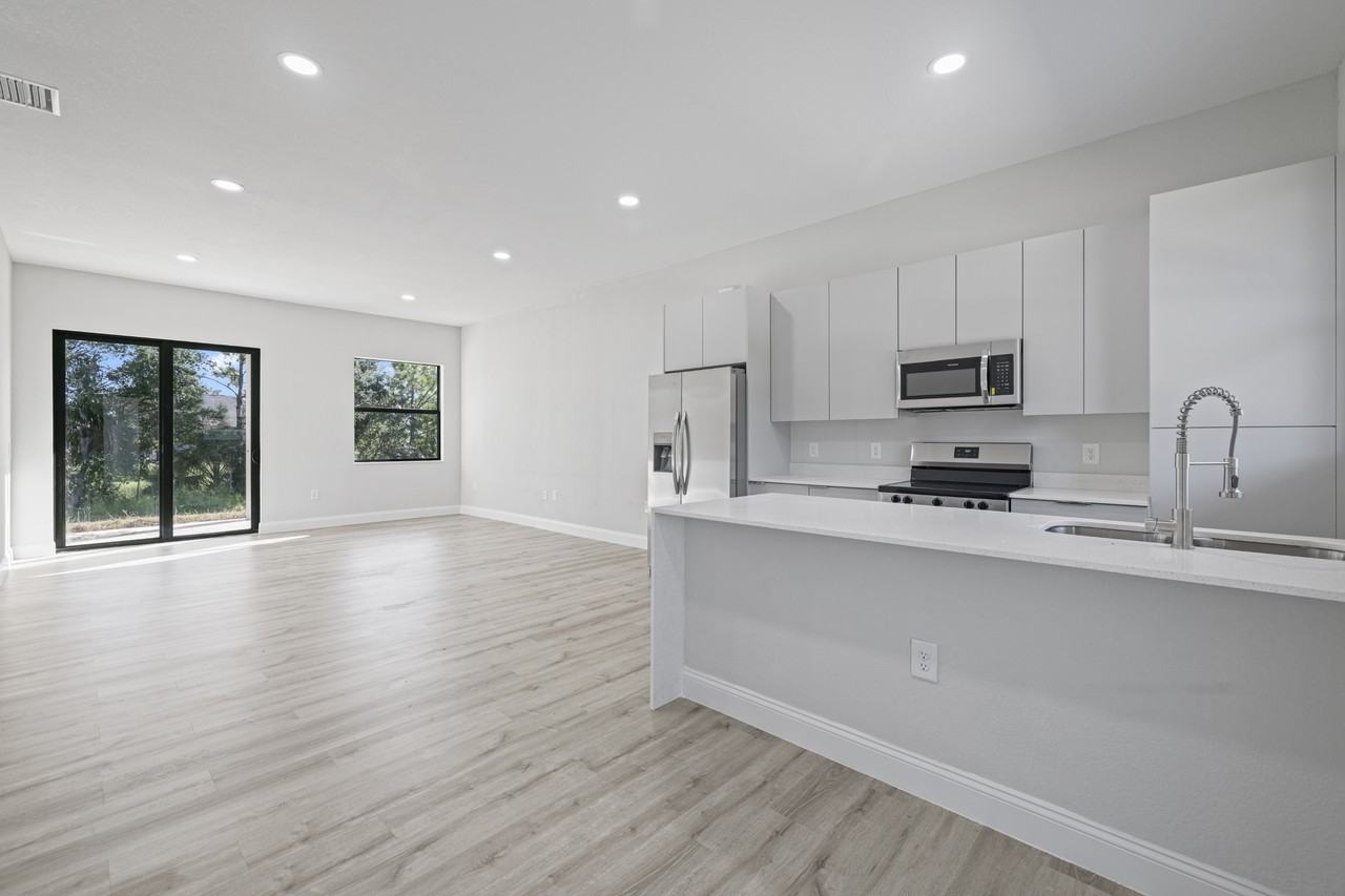 4460 29th Street Southwest - Photo 5 of 27