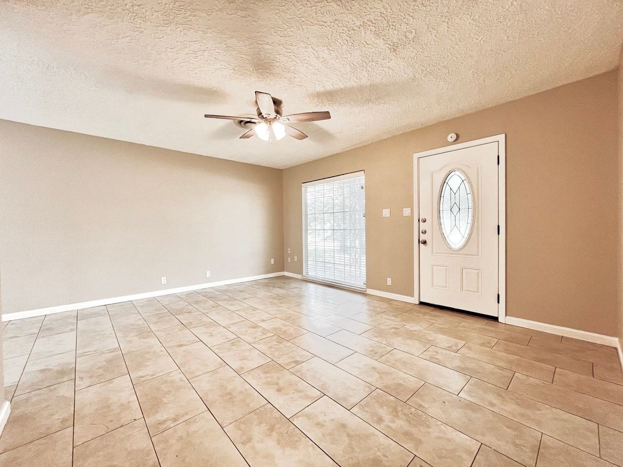 2620 Denison St - Photo 3 of 11