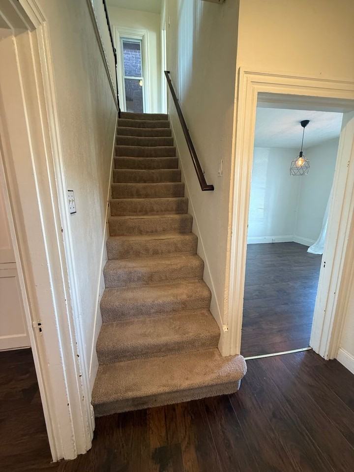 131 W Pike St - Photo 3 of 16